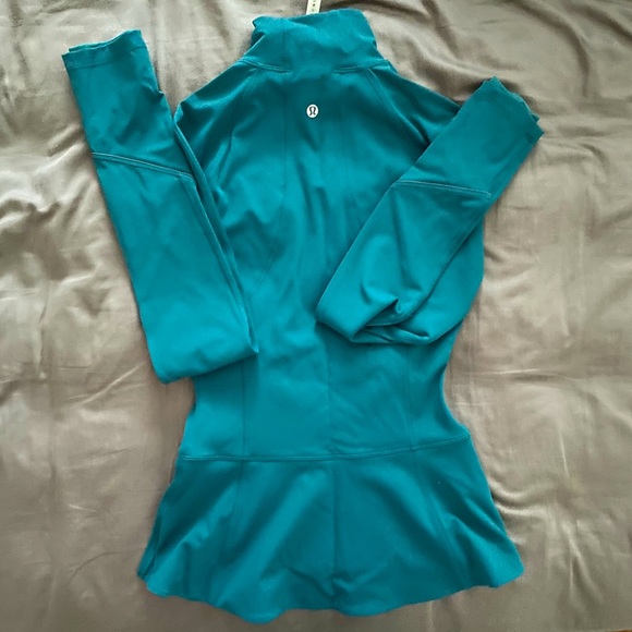 Lululemon turquoise jacket size 2 NWOT - Picture 2 of 3